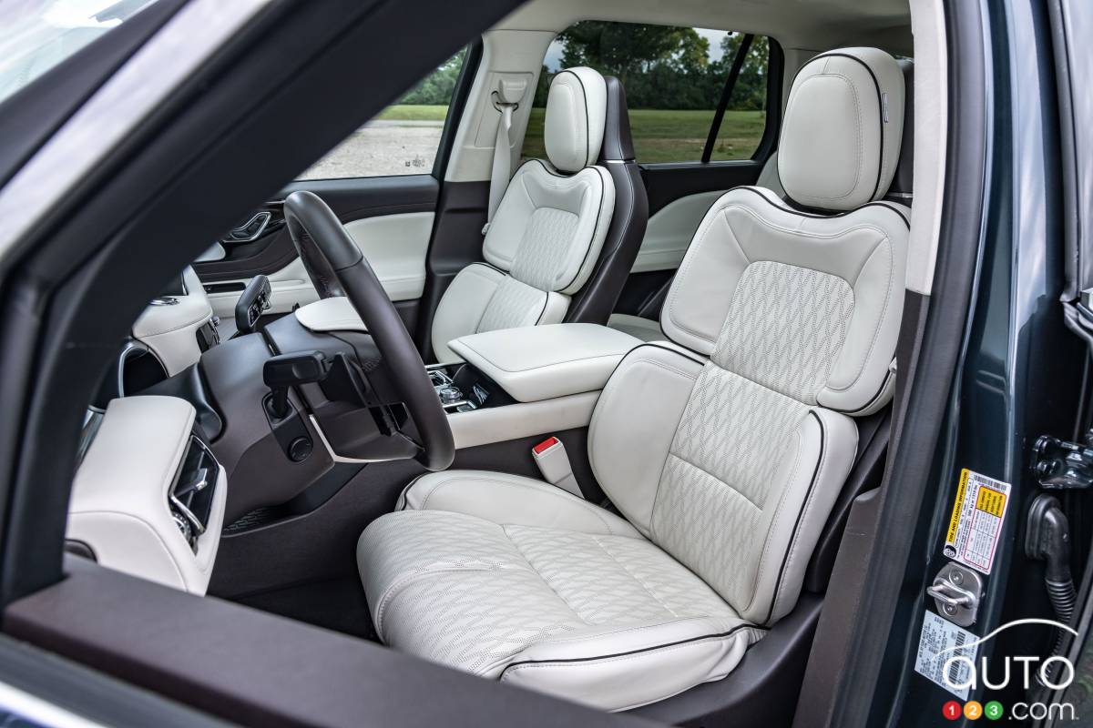 Lincoln Aviator, sièges